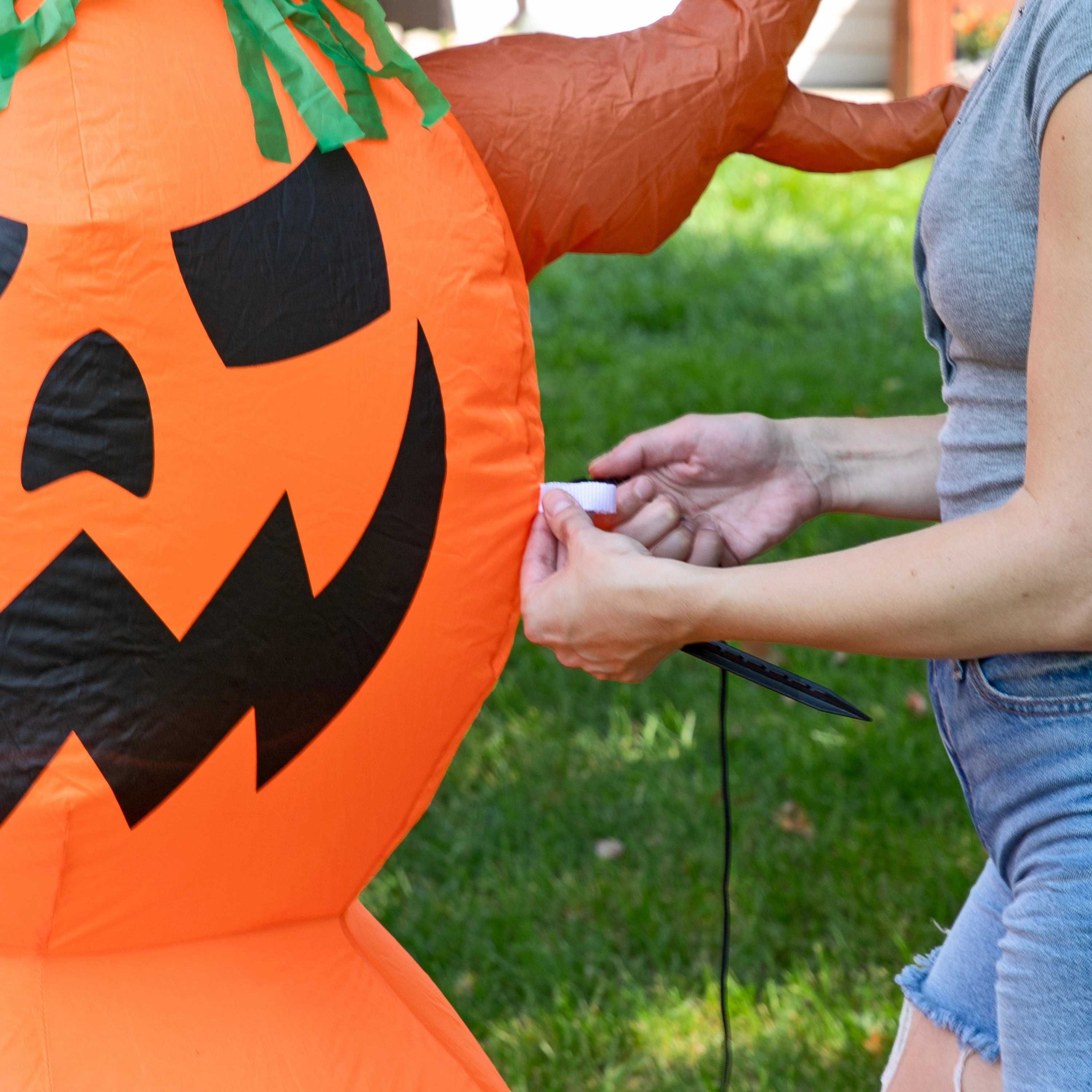 Sunnydaze 7 Jack-O-Lantern Scarecrow Pumpkin Inflatable Halloween Decoration