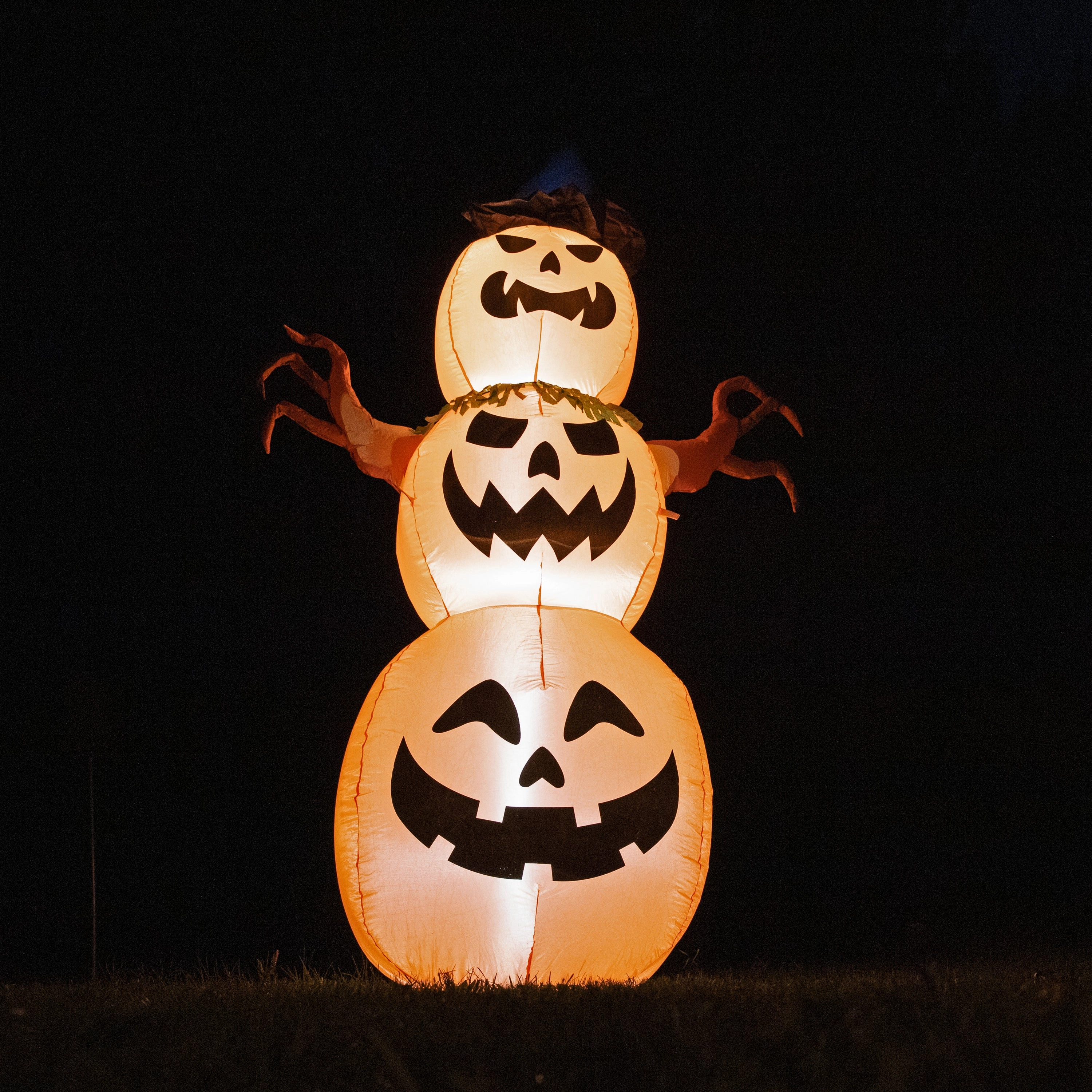 Sunnydaze 7 Jack-O-Lantern Scarecrow Pumpkin Inflatable Halloween Decoration