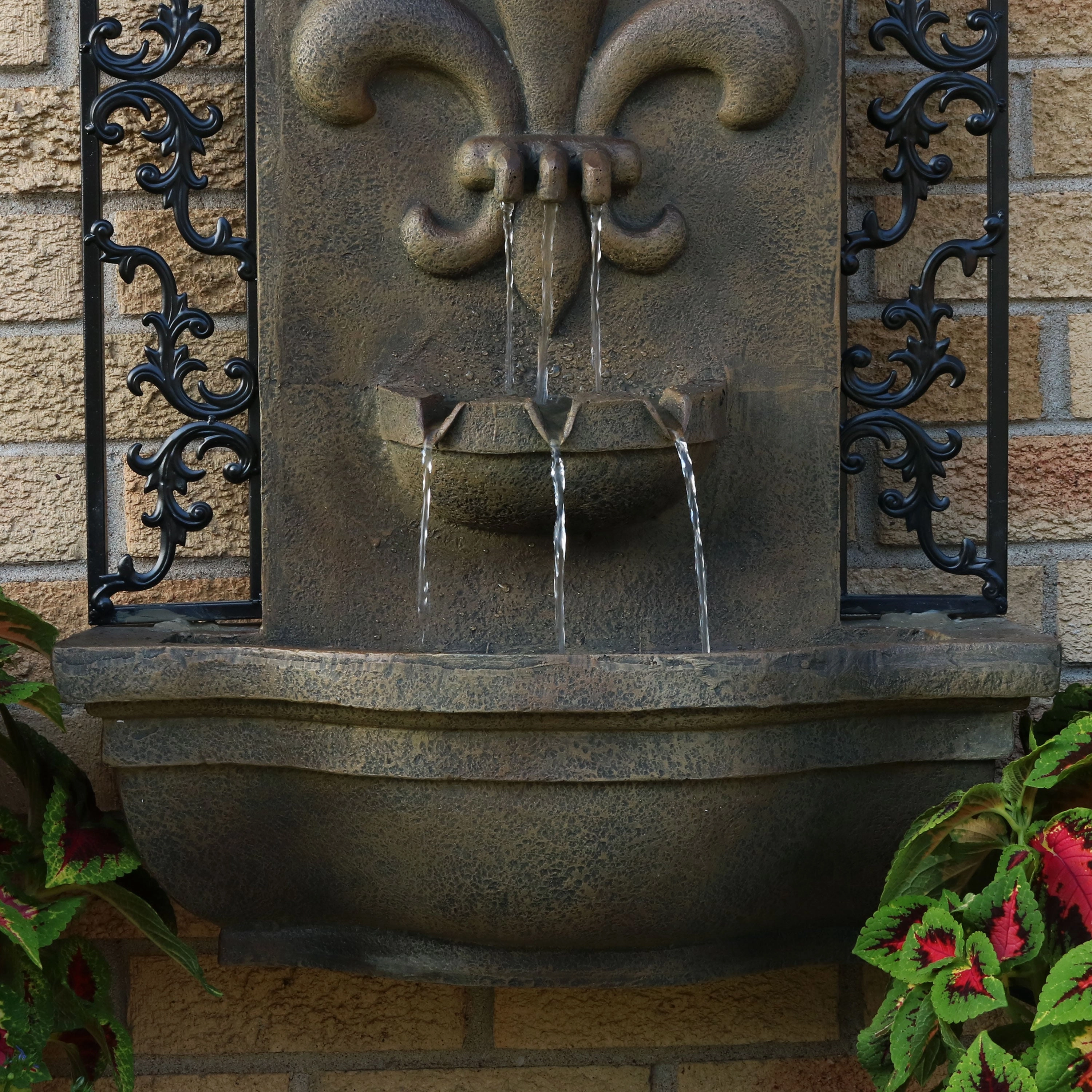 Sunnydaze French Lily Solar Outdoor Wall Fountain