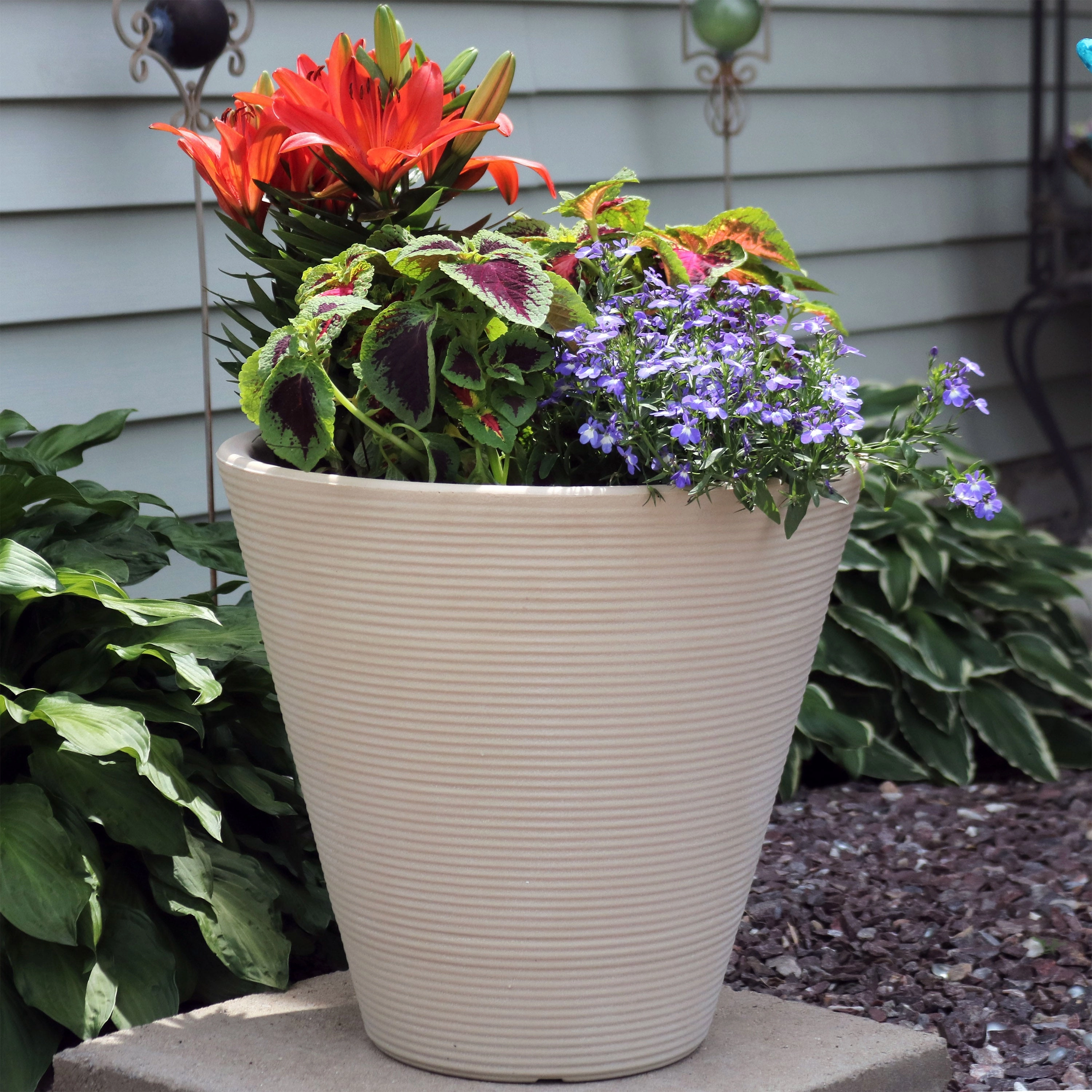 Sunnydaze Walter Outdoor Planter - Antique White - 15.5"