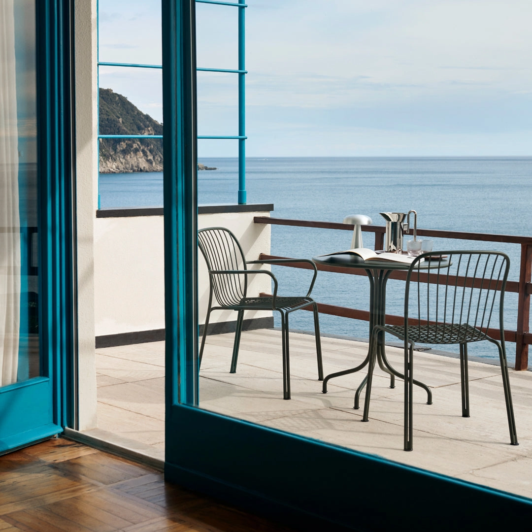 Thorvald SC96 Outdoor Caf Table