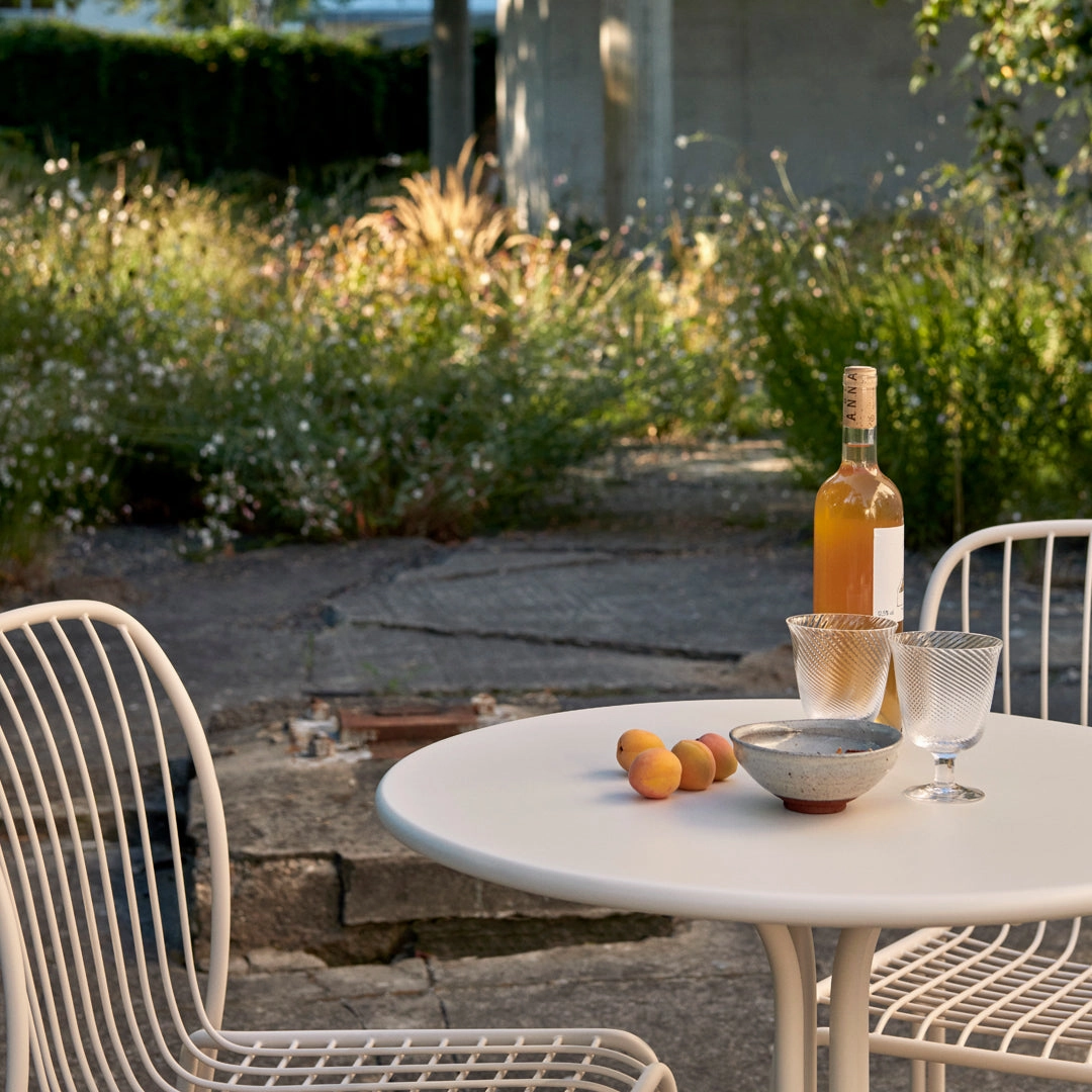 Thorvald SC96 Outdoor Caf Table