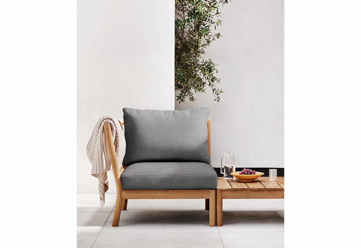 Tradition Lounge Table