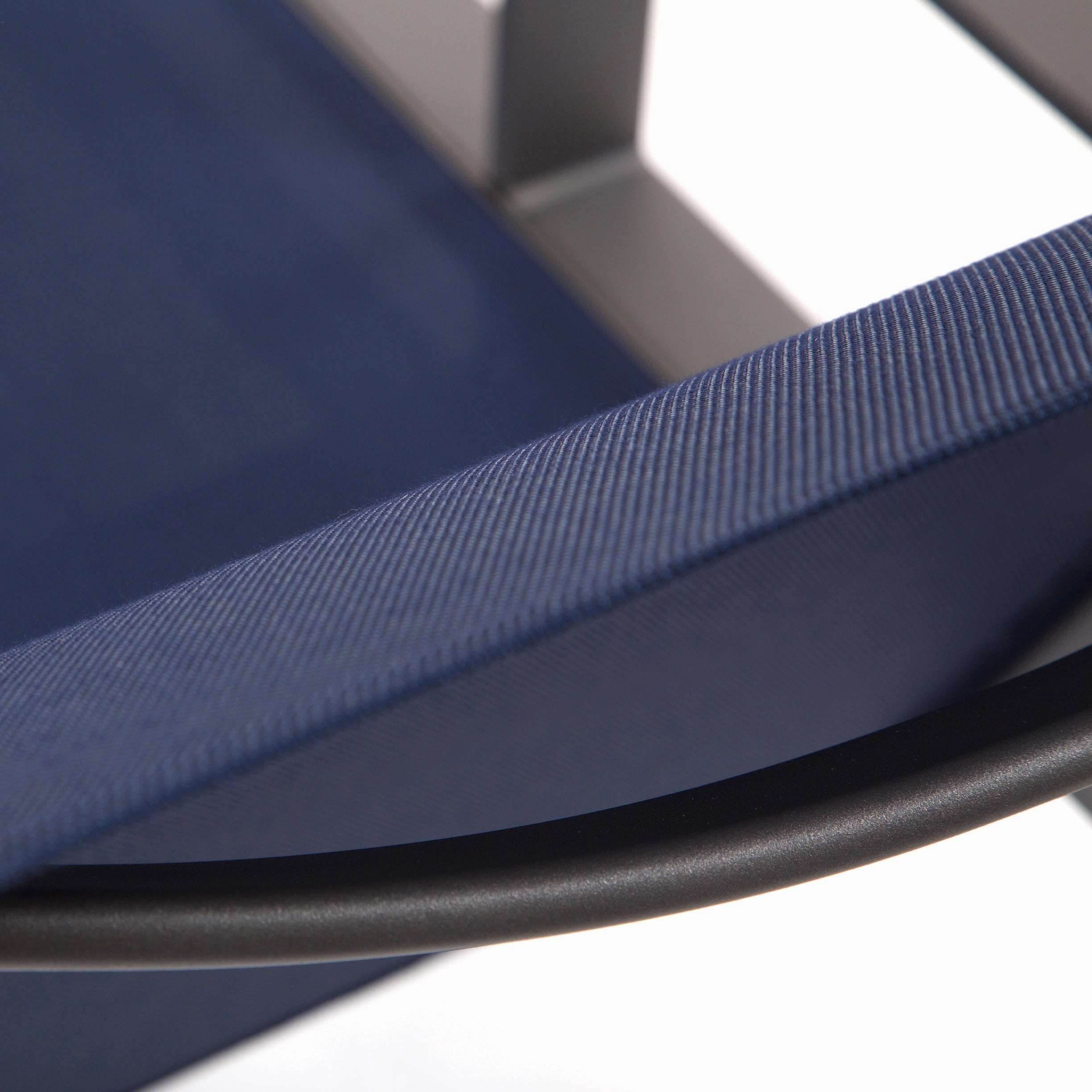 Trento Sling Chaise Lounge