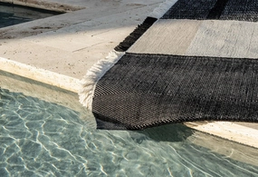 Tres Outdoor RugDurable outdoor patio accessories