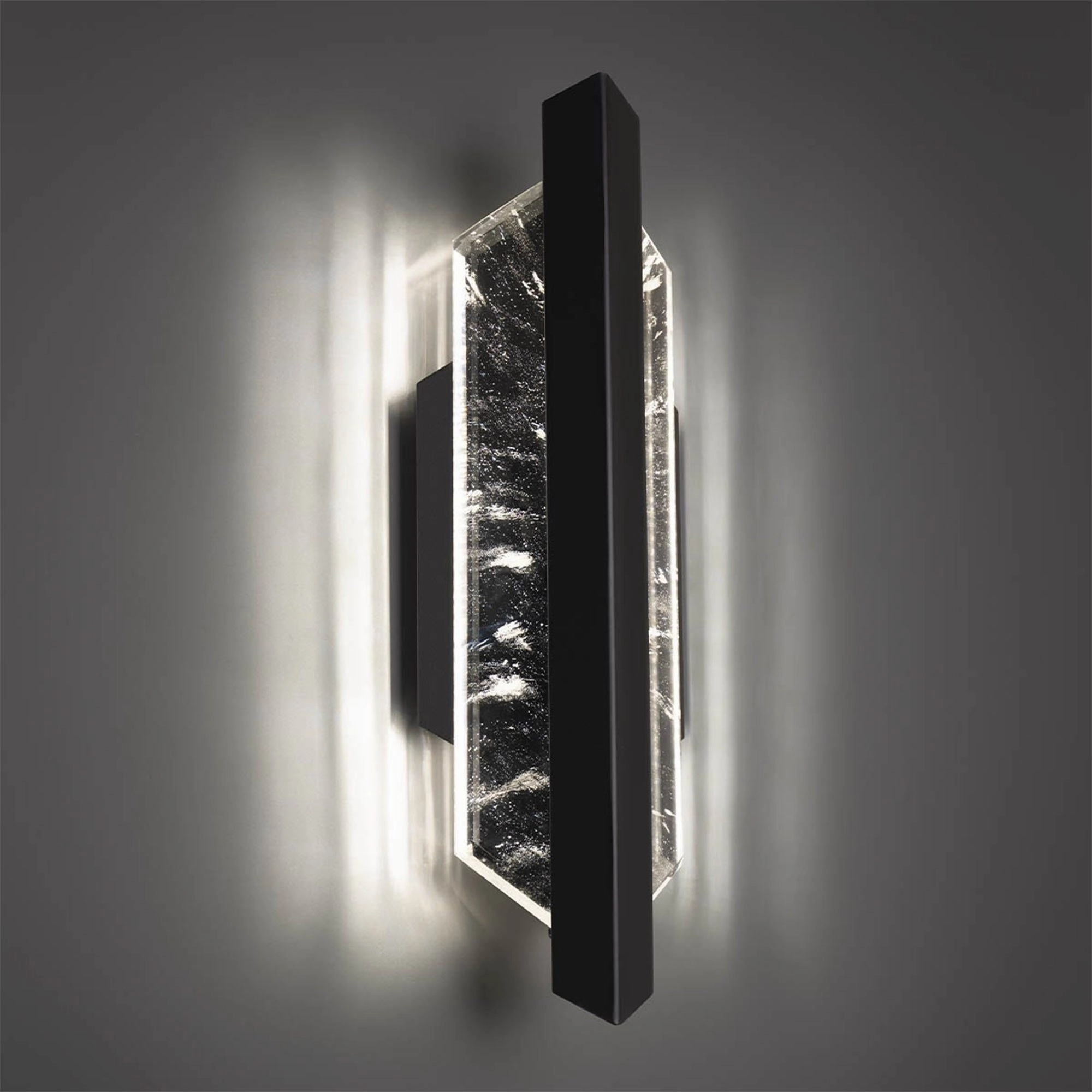 Vesta 24" LED Outdoor Wall Sconce