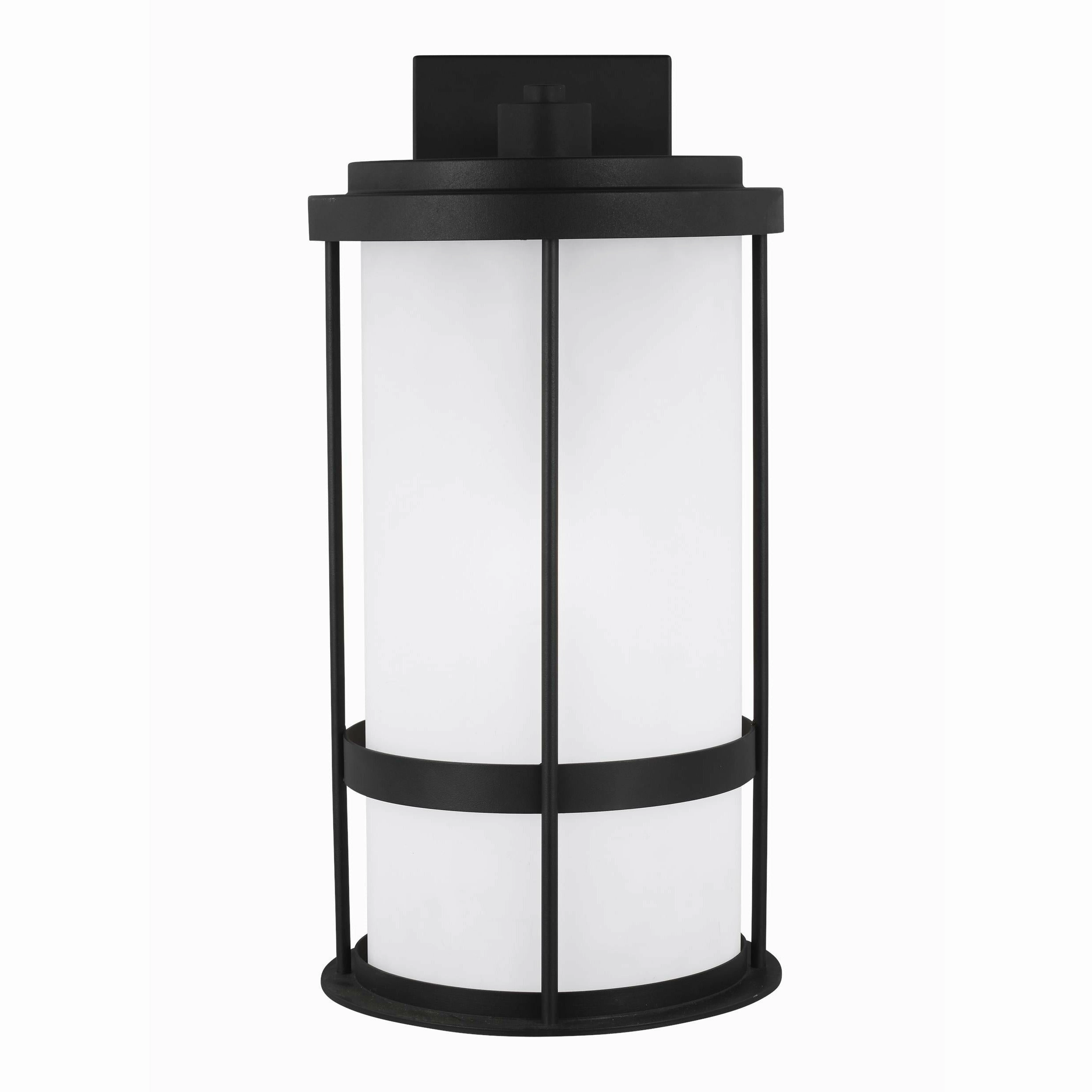 Wilburn Large 1-Light Outdoor Wall Light (with Bulb)Weatherproof outdoor lighting
